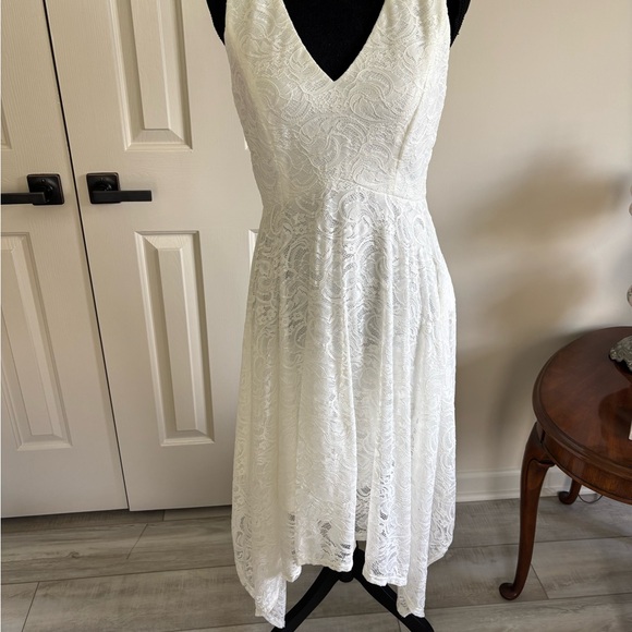 Lightweight & soft Women's lace dress. This dress is New without tag attached - Picture 4 of 6
